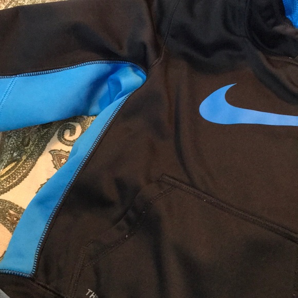 Boys size 4 thermafit Nike hooded sweatshirt - Picture 2 of 4